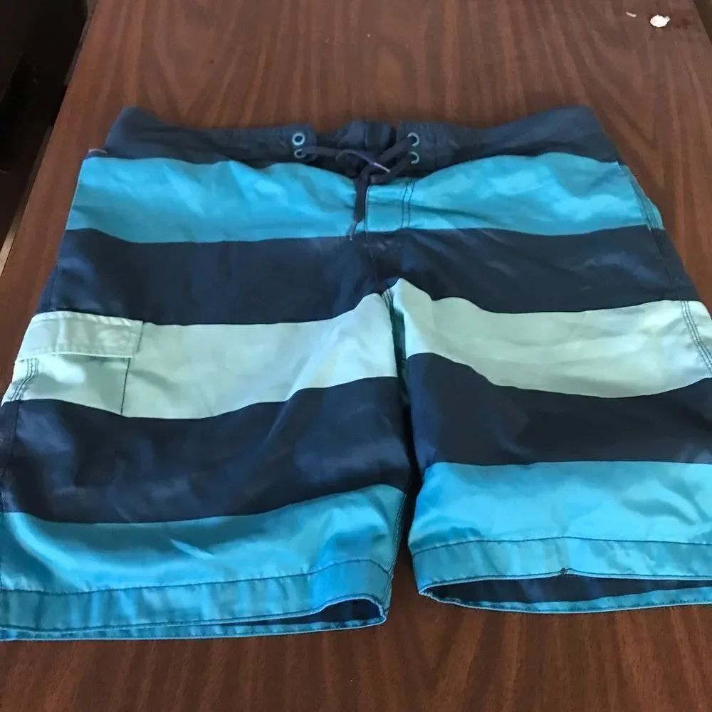 Size XL swimming trunks old navy excellent condition